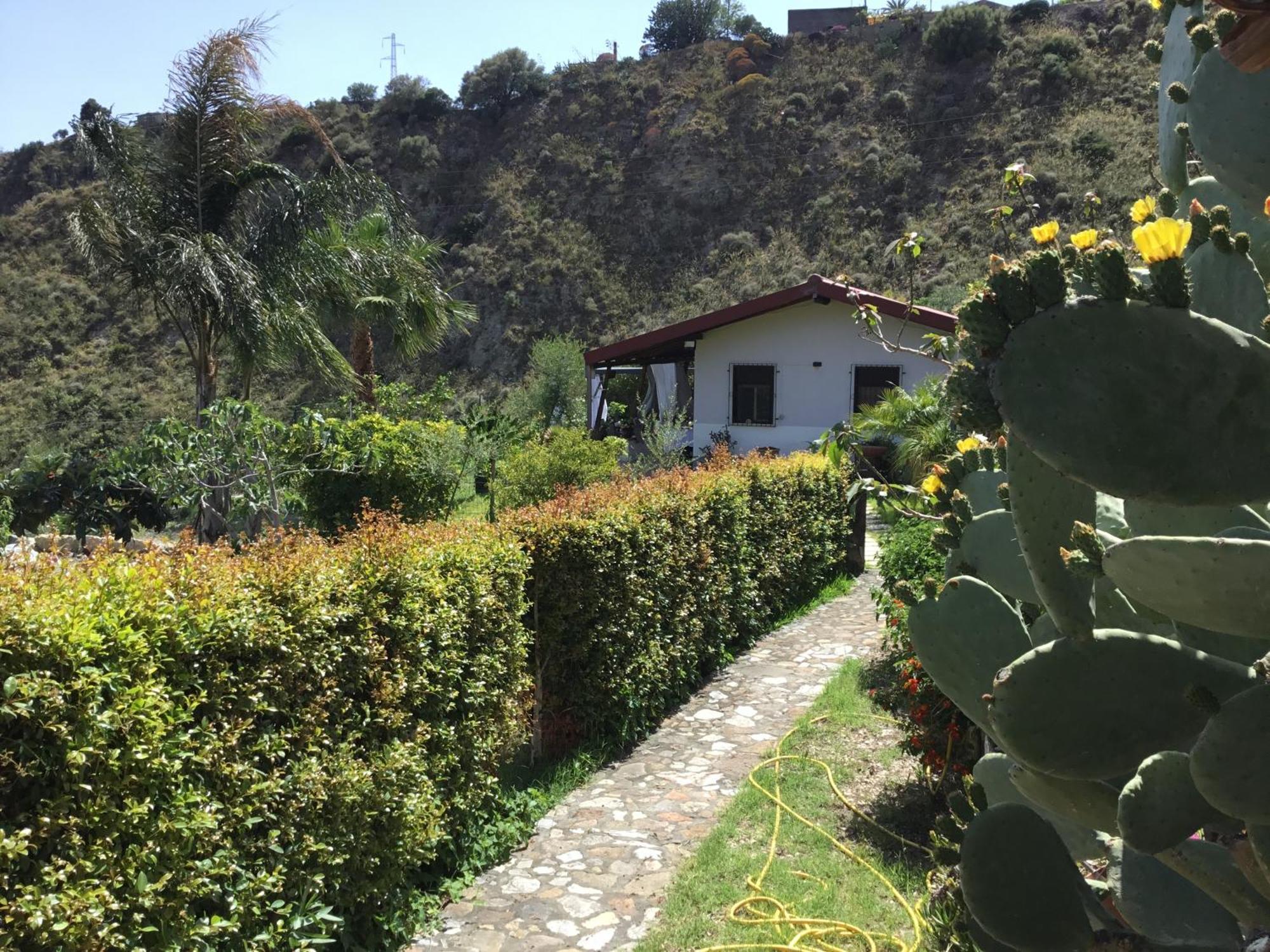 Holidaysora Taormina - Il Giardino Di Graziella Luaran gambar